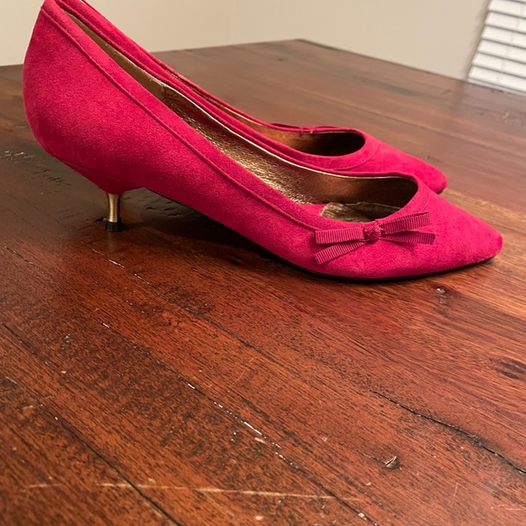 Pied Juste Suede Kitten Heel with Side Bow - Picture 6 of 7